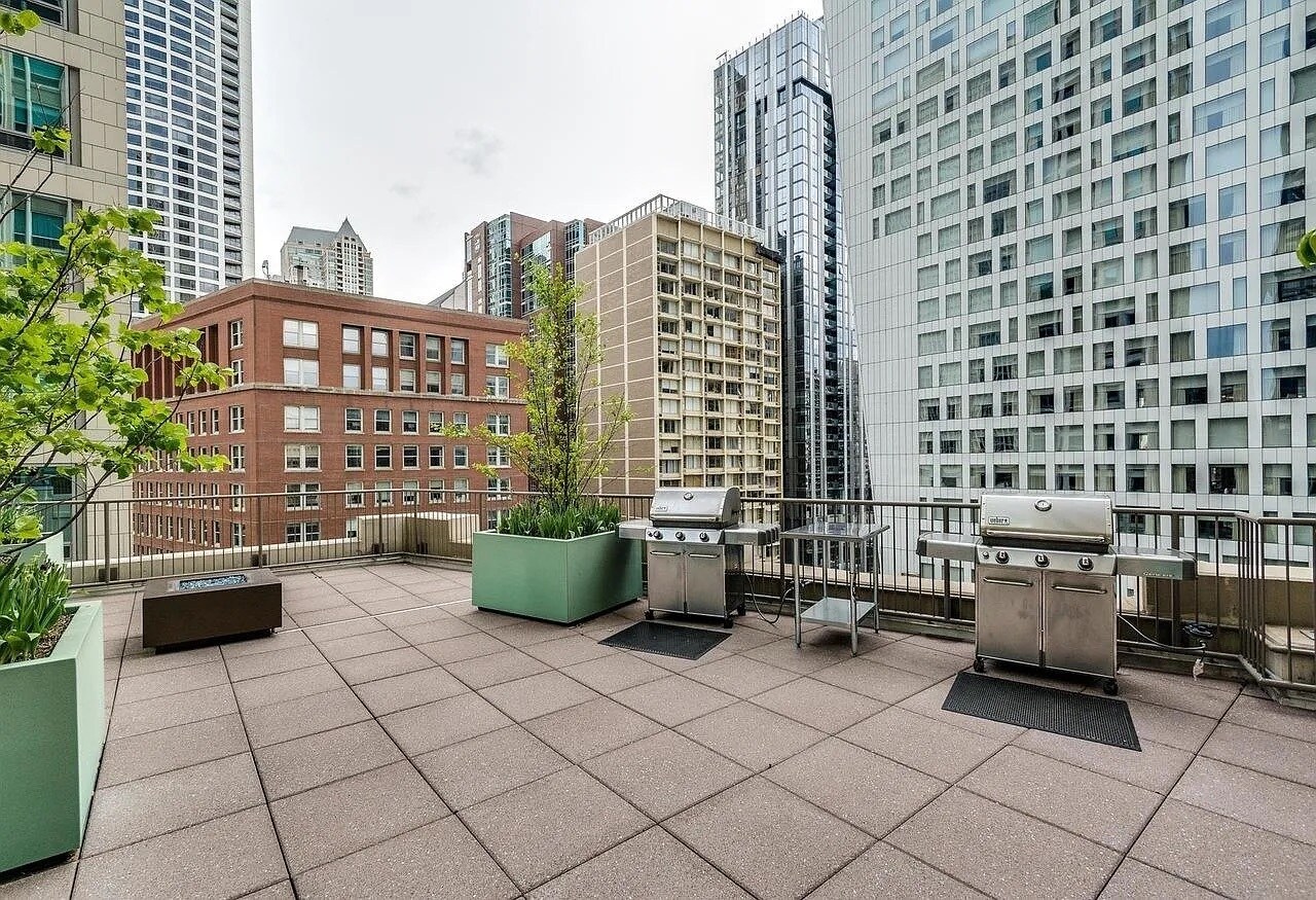 Balcony/deck - 57 E Delaware Pl