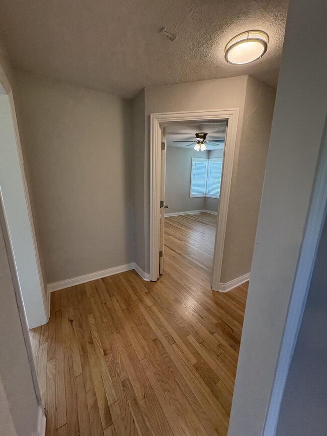 Building Photo - 3 bed, 2 bath House for Rent!