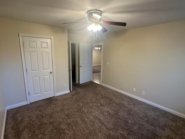 Building Photo - 6 Hudson Hollow Road