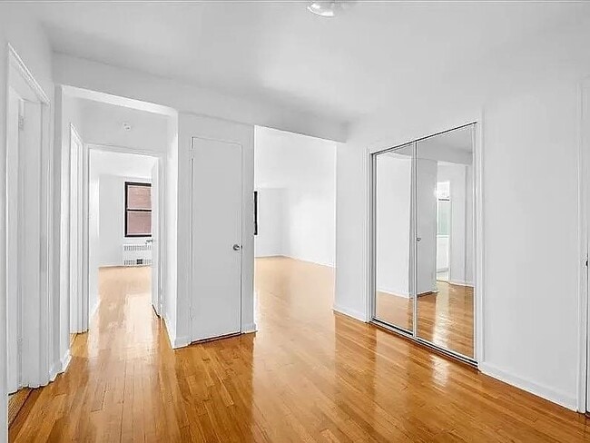 Building Photo - 2 West End Ave