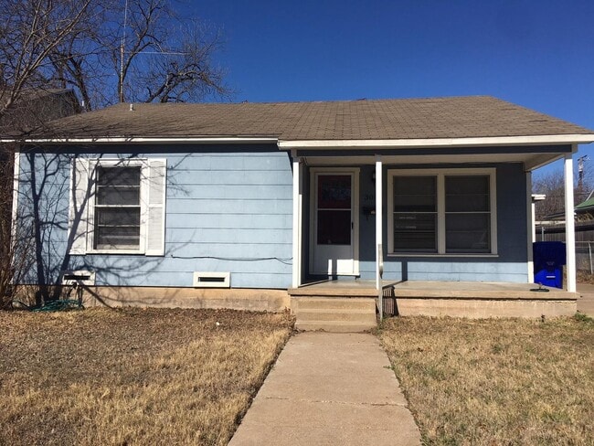 Primary Photo - Cozy Central Waco Home