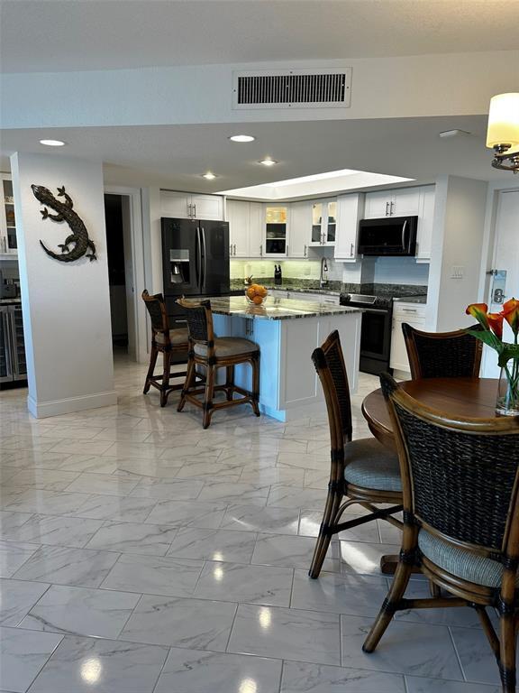 Building Photo - 4900 Brittany Dr S