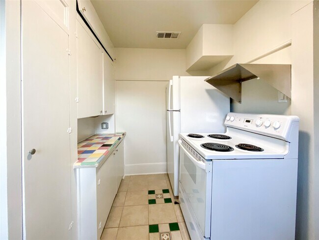 Building Photo - 7924 Ford St