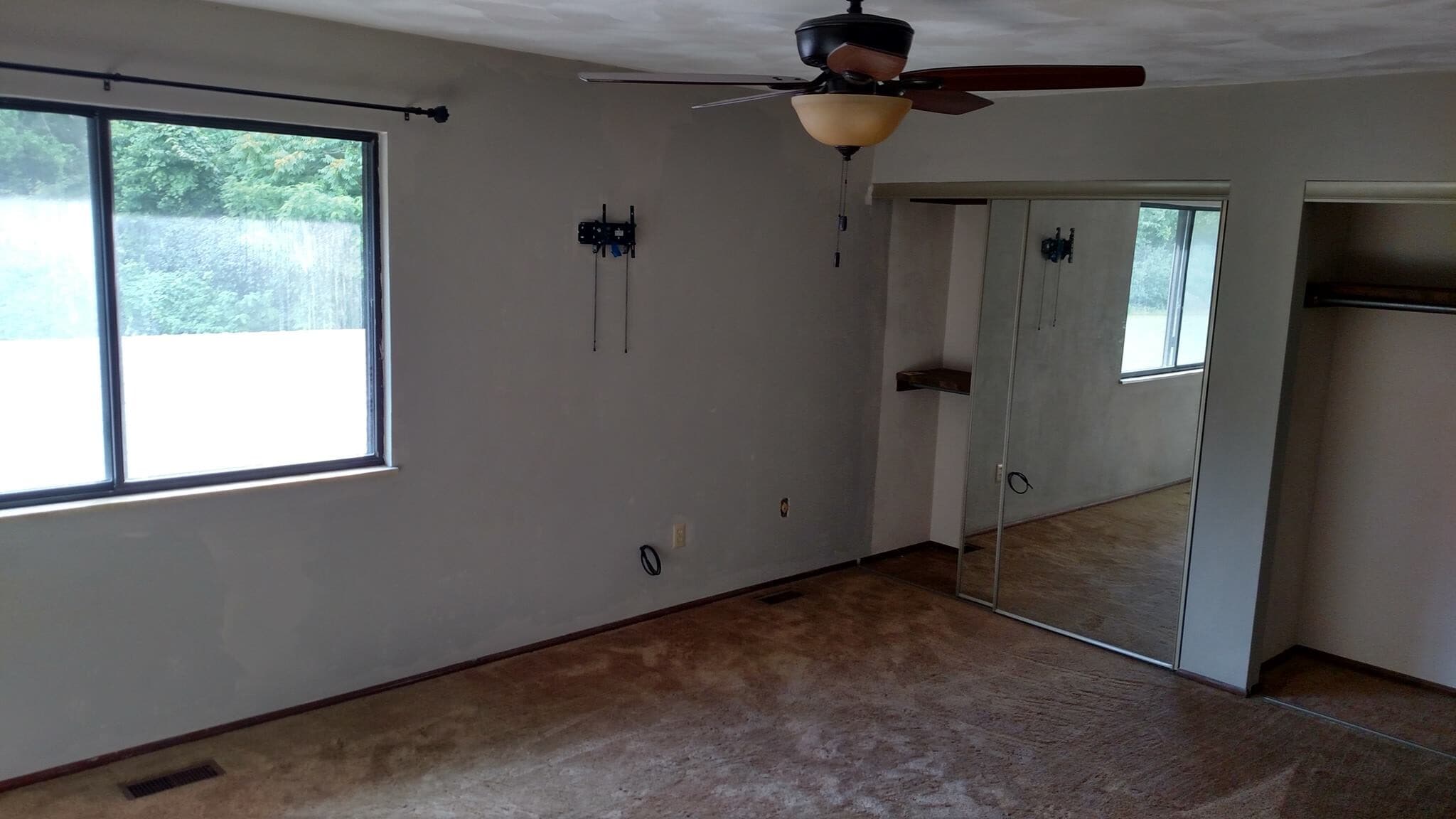 Building Photo - 833 Nowland Ct