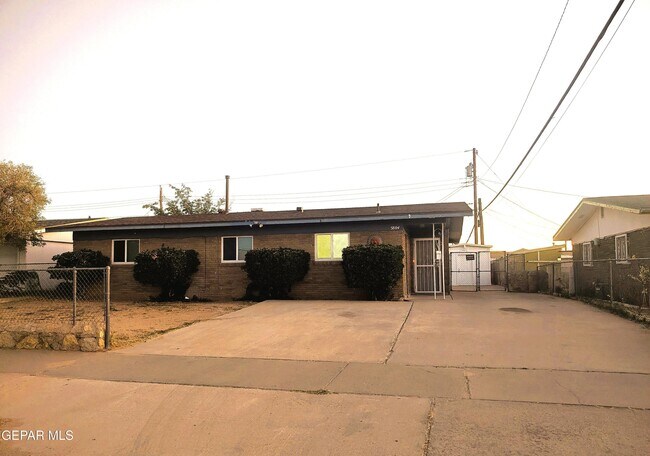 Primary Photo - 5804 Pickerel Dr