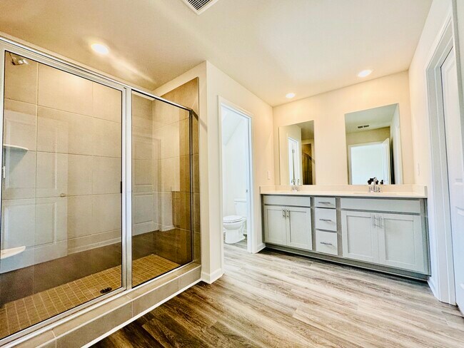 Building Photo - 690 Gabby Pt SW