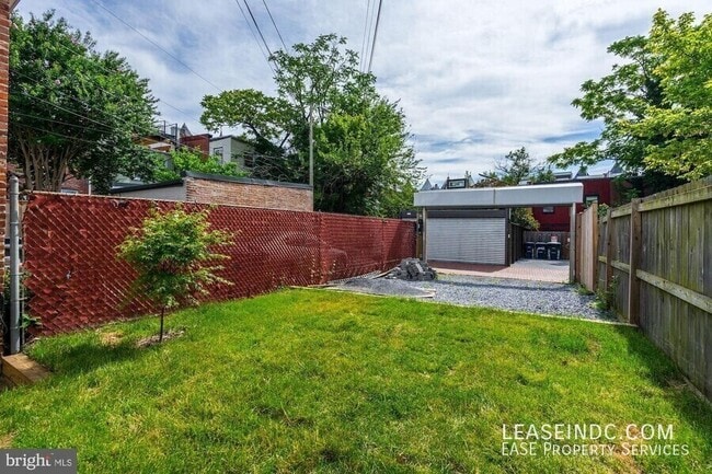 Building Photo - 2025 Flagler Pl NW
