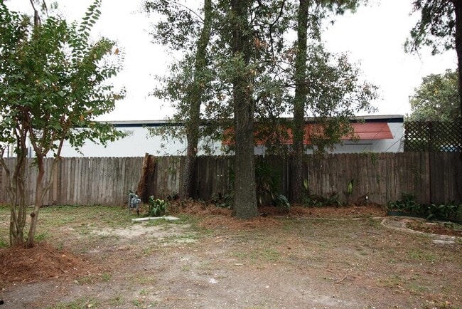 Building Photo - 1766 Maux Dr