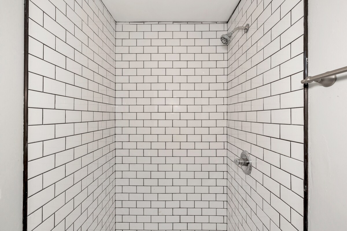 Building Photo - 2206 Walnut St SW