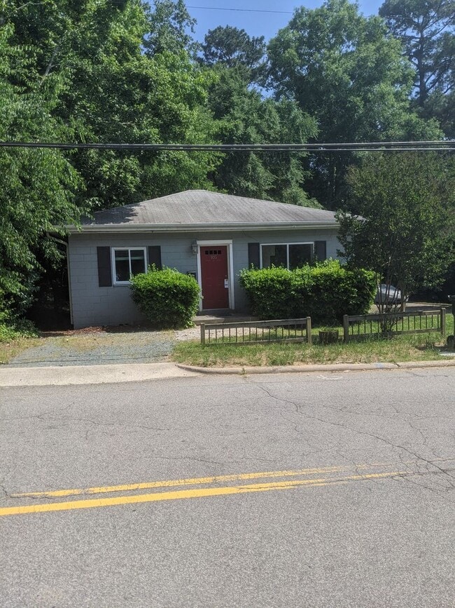 Building Photo - 105 W Longview St