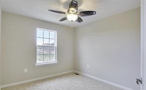 Building Photo - Beaufiful 3BR 2.5BA end unit town home wit...