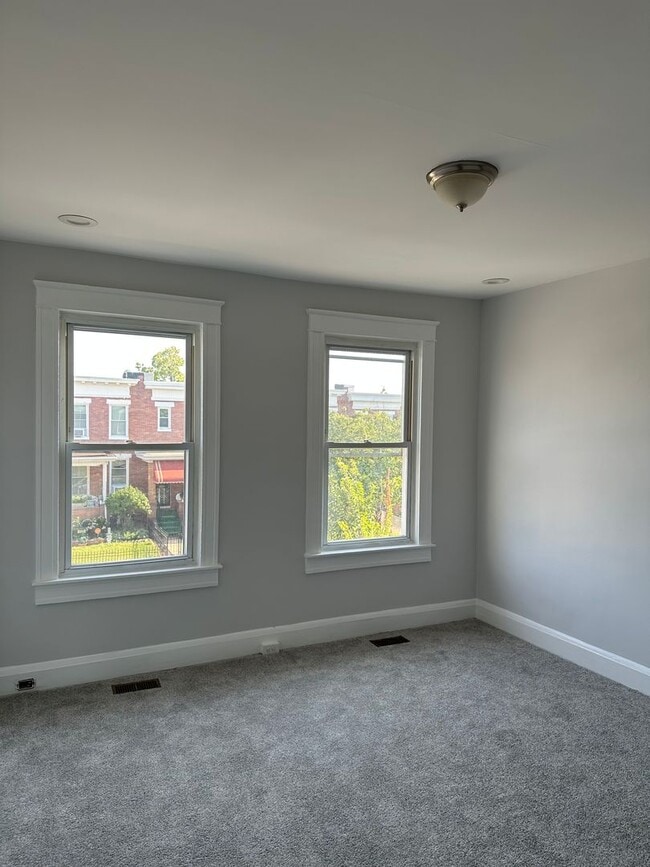 Building Photo - 3 Bedroom with Private Garage