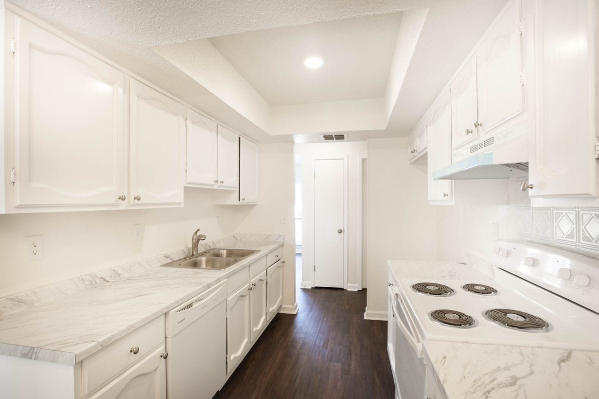 Building Photo - 7506 Lincoln Village Dr