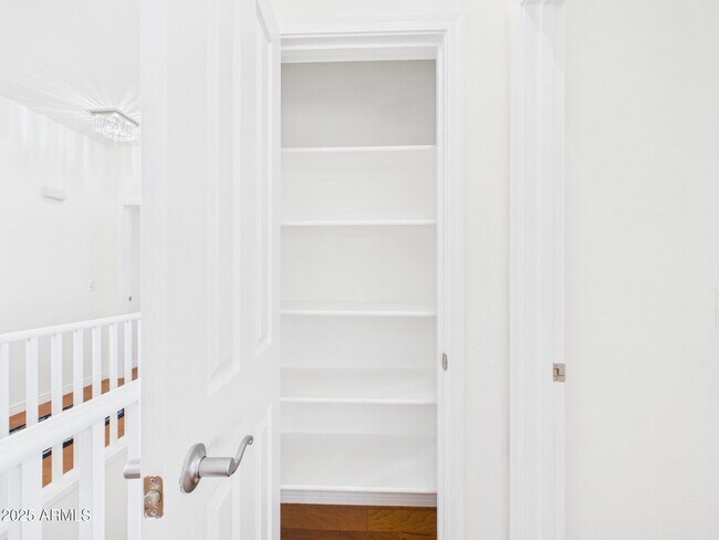 Building Photo - 2326 W Sleepy Ranch Rd