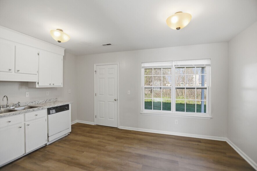 Building Photo - 4060 Cedars Pkwy