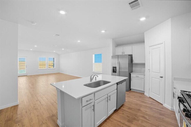 Building Photo - 445 Mustang Dr