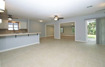 Building Photo - 2806 Bluebonnet St