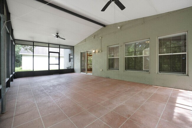 Building Photo - Spacious 4/3 House With 3-Car Garage In Th...