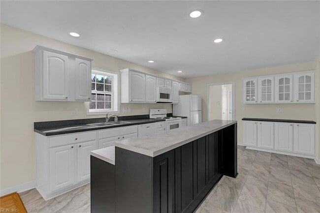 Building Photo - 9469 Glass Rd