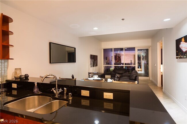 Building Photo - 4525 Dean Martin Dr