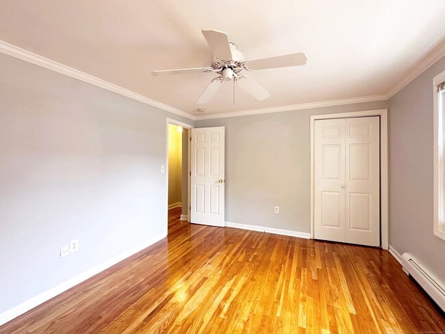 Building Photo - 245 Sunnyridge Ave