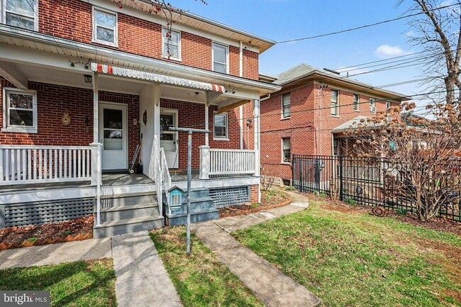 Building Photo - 144 Seminary Ave