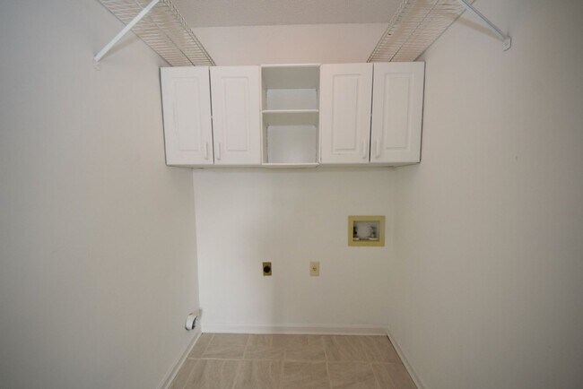 Building Photo - 6657 Millgrove Park Dr