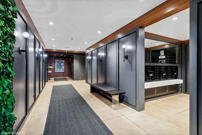 Building Photo - 1400 W Monroe St