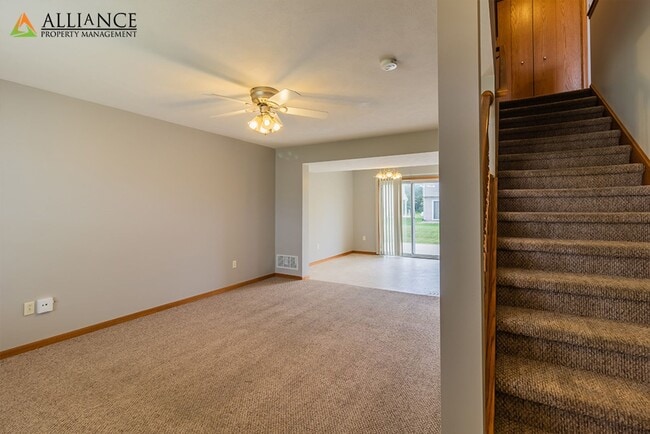 Building Photo - Large Duplex!