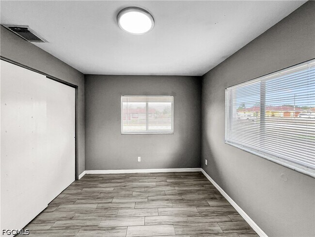 Building Photo - 121 Gordon Ave S