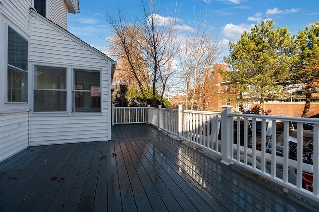 Building Photo - 105-107 Richards