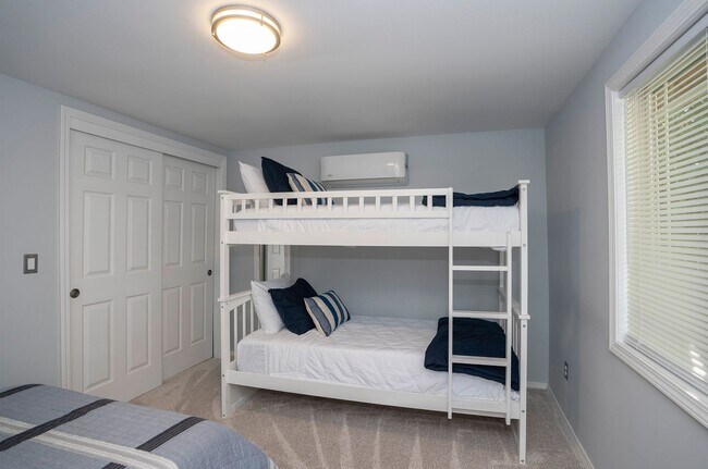 Building Photo - SHORT TERM LEASES! 1-6 months - 3-Bedroom ...