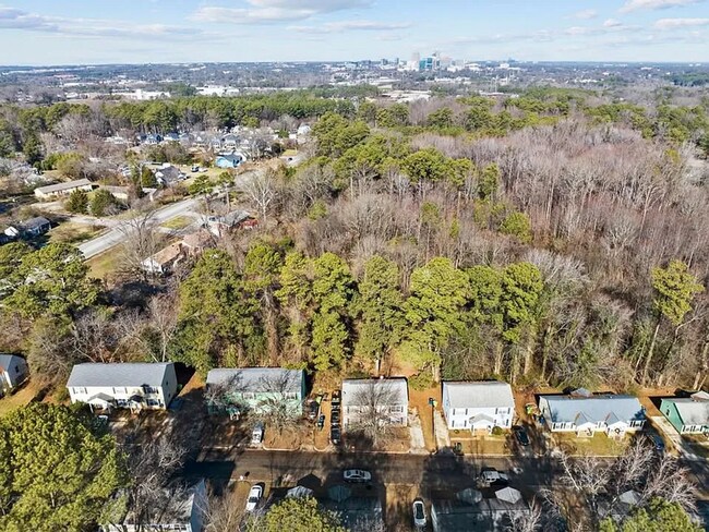 Building Photo - 600-635 Hilltop Dr