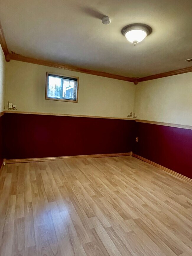 Building Photo - Taylorsville 3 Bedroom Home