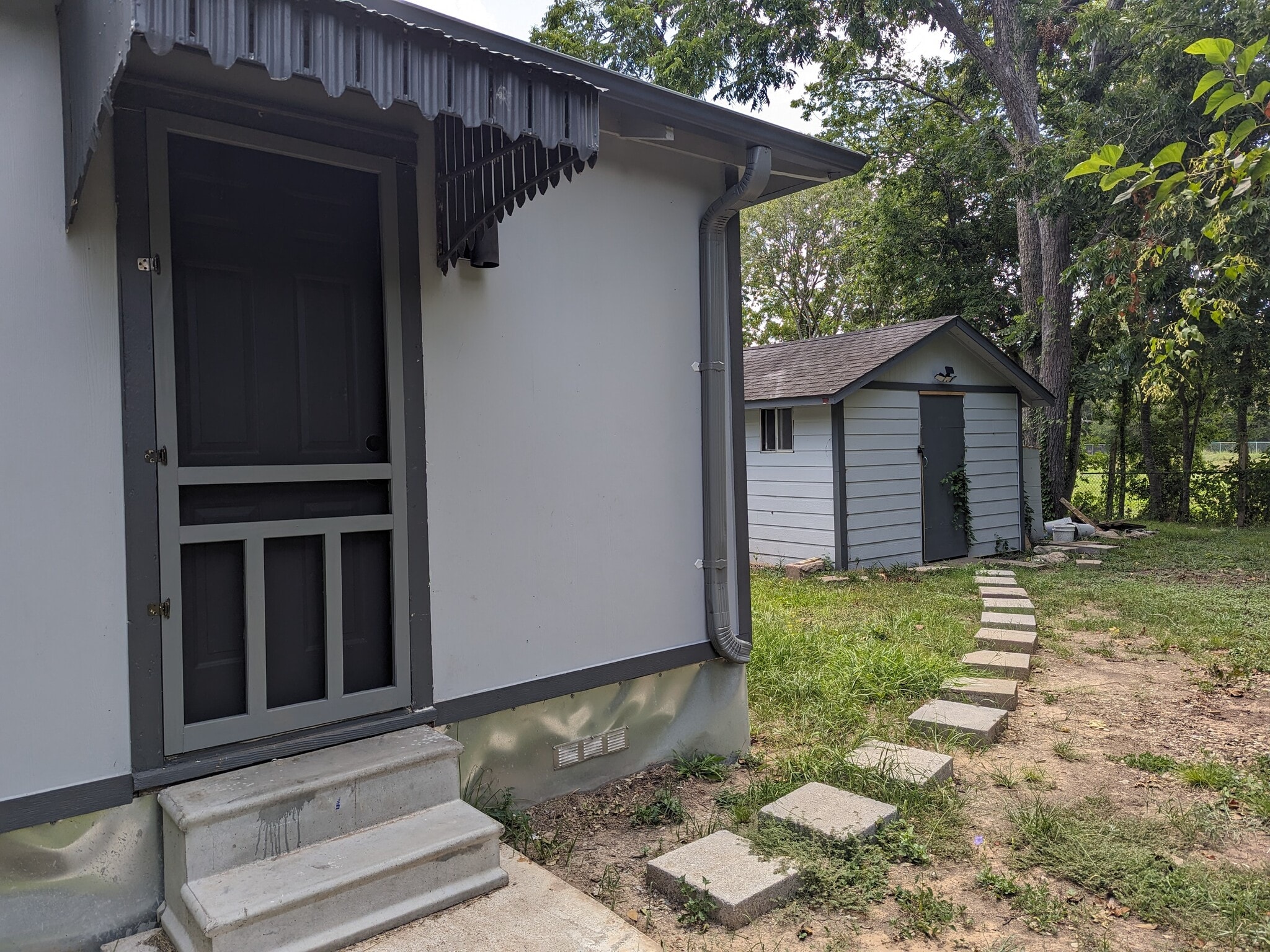 Building Photo - 411 Burnet St