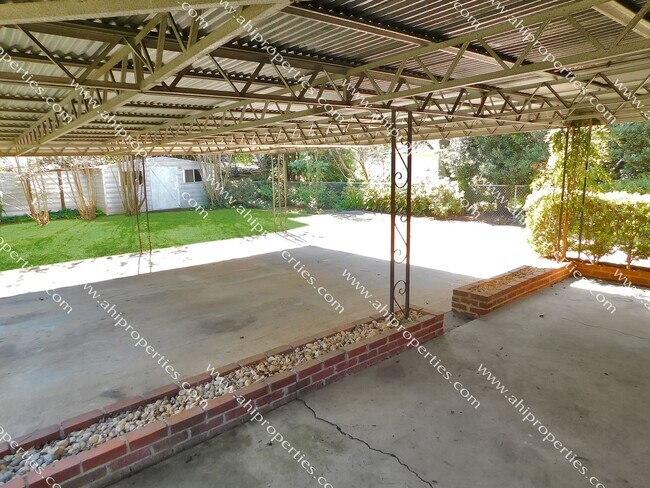 Building Photo - 3520 Royal Crest Dr