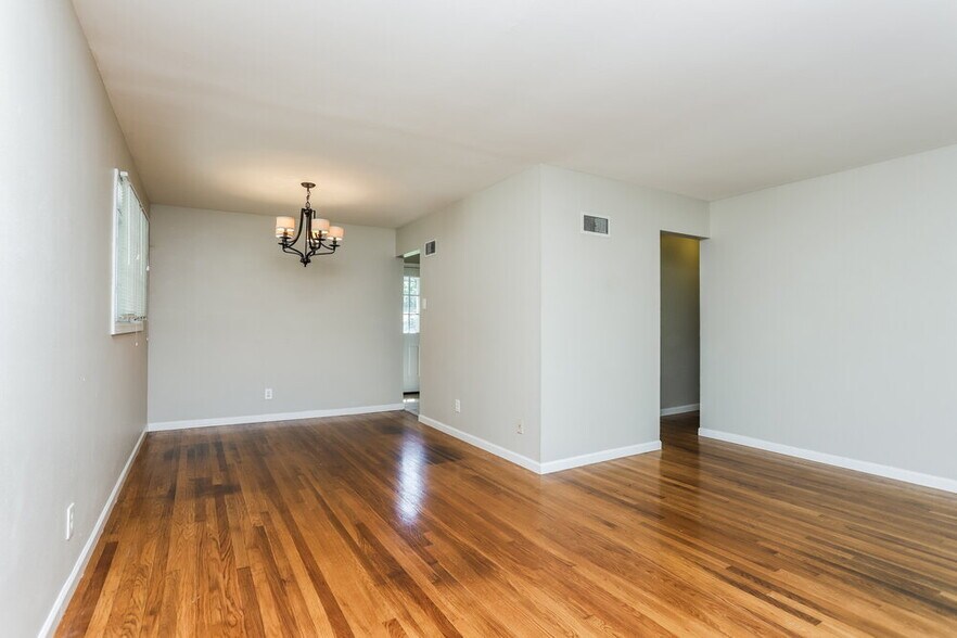 Building Photo - 810 Babler Dr