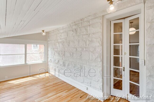 Building Photo - 1452 Detroit St