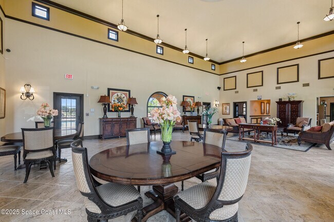 Building Photo - 739 Monterey Dr