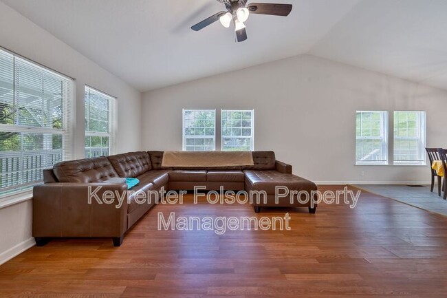 Building Photo - 5456 Oak Leaf Cir