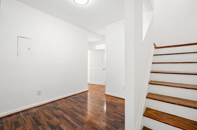 Building Photo - 10895 Glenbarr Dr