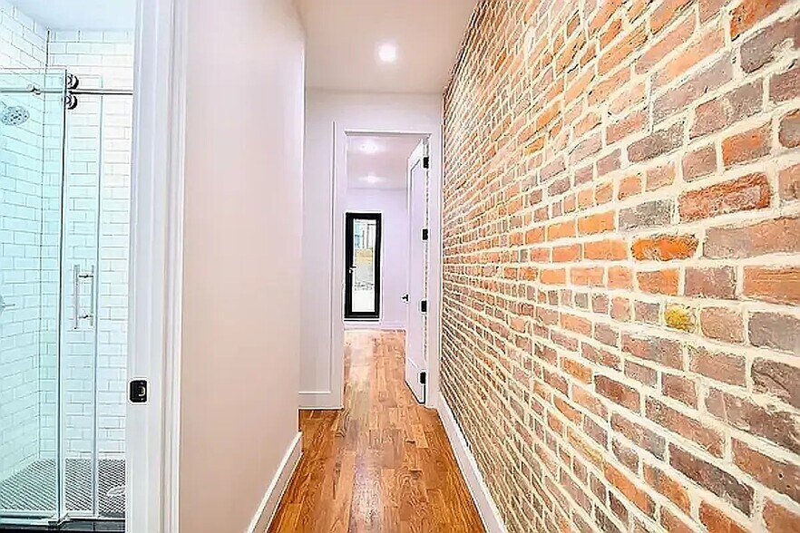 Building Photo - 588 Quincy St