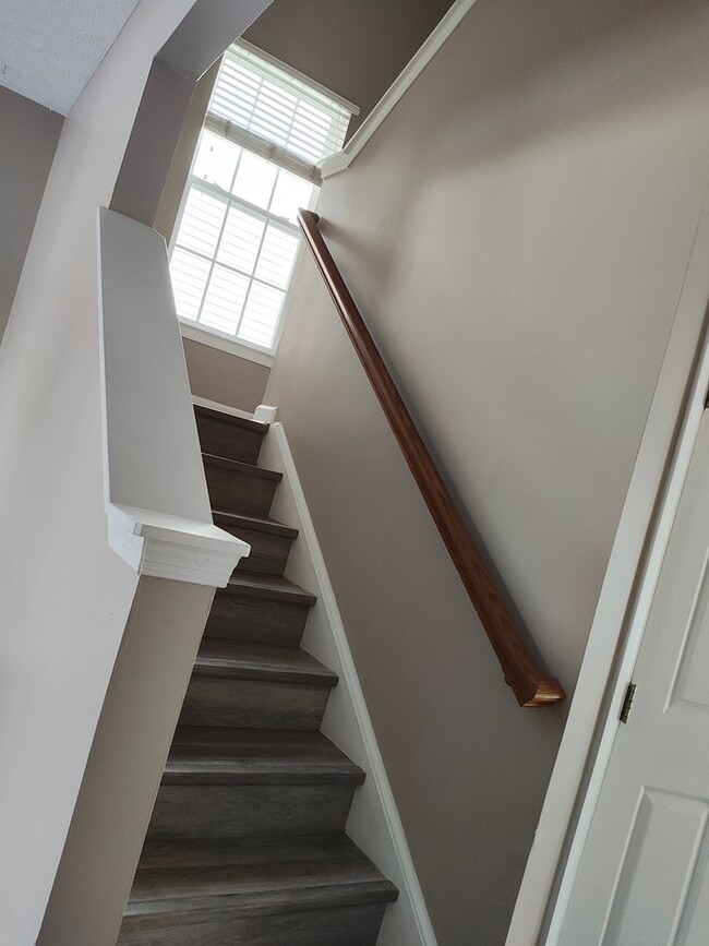 Building Photo - Beautifully maintained 4-bedroom, 2.5-bath over 2,200 sqft with a 2 car garage!