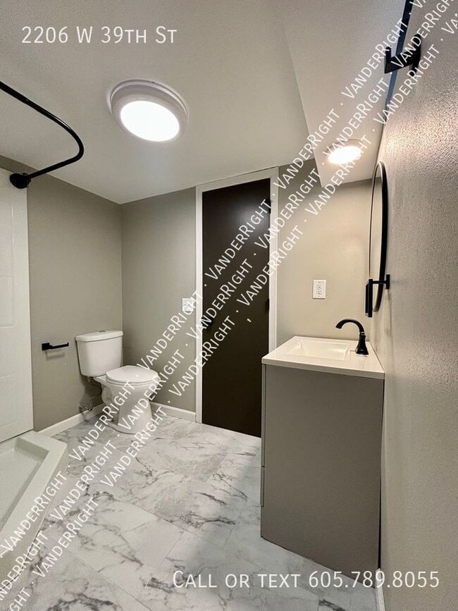 Building Photo - 2206 W 39th St
