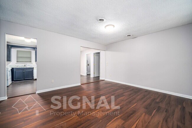 Building Photo - 515 8th Ave SW