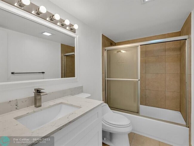 Building Photo - 121 SE 3rd Ave