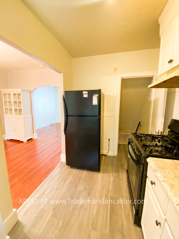 Building Photo - 485 New Dorwart St