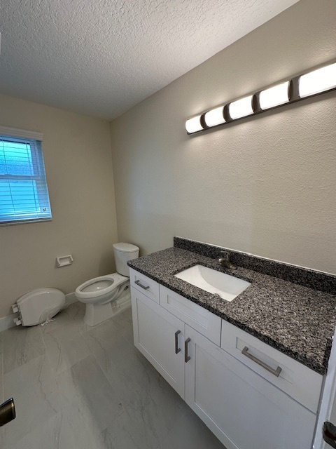 Guest Bath - 73 Alanwood Dr