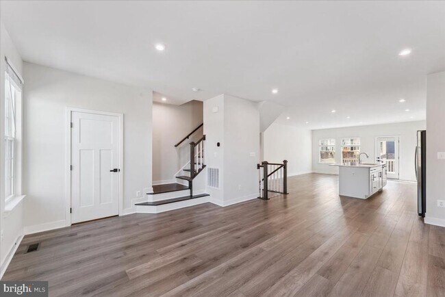 Building Photo - 14032 Sunrise Valley Dr