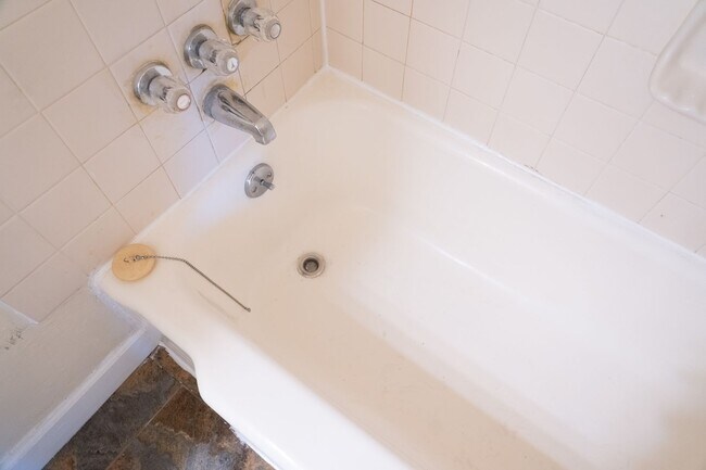 Building Photo - 114 Stratford Ct